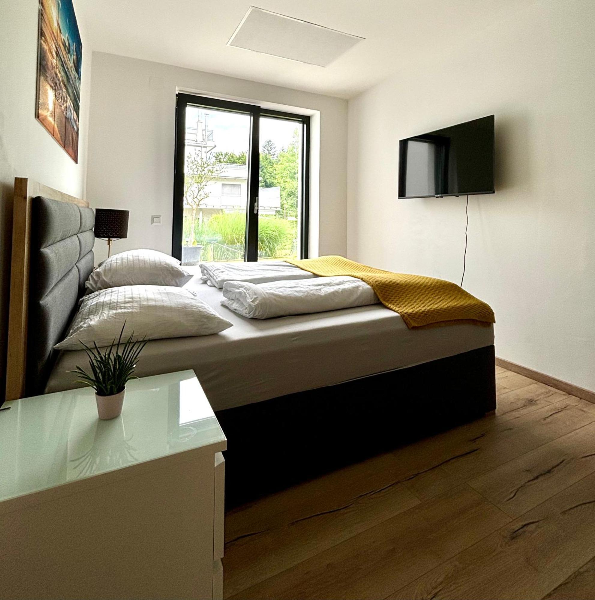 Schoene Wohnung Mit Terrasse Und Parkplatz Velden am Woerthersee Exterior photo
