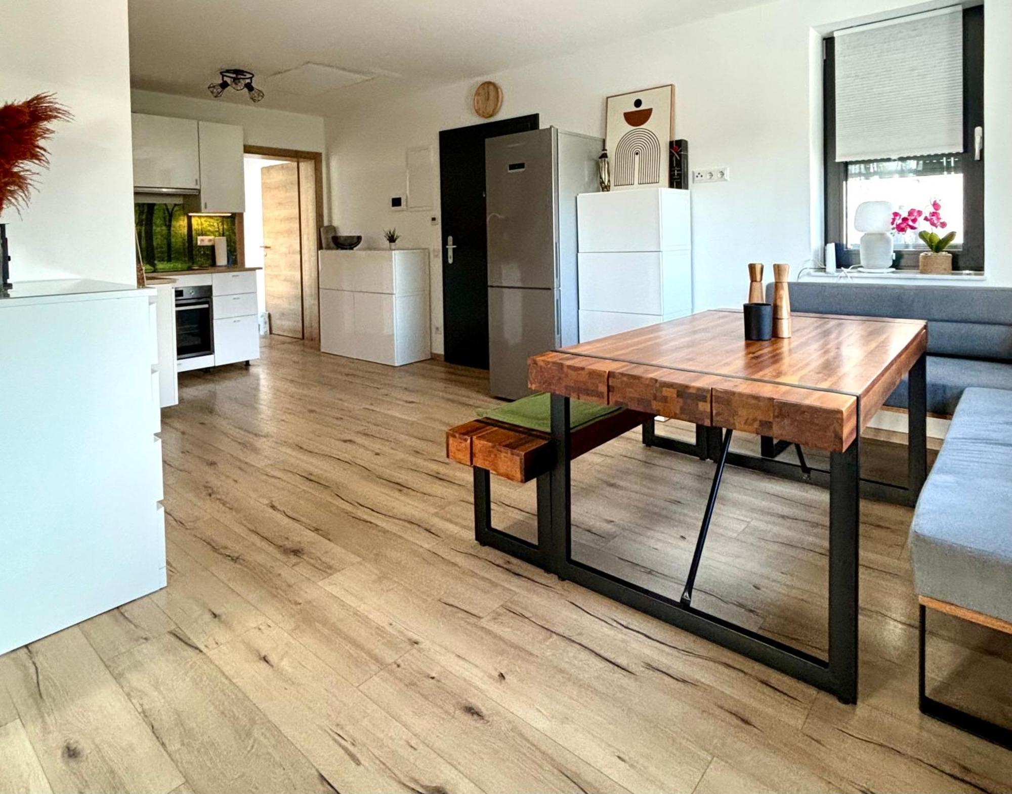 Schoene Wohnung Mit Terrasse Und Parkplatz Velden am Woerthersee Exterior photo