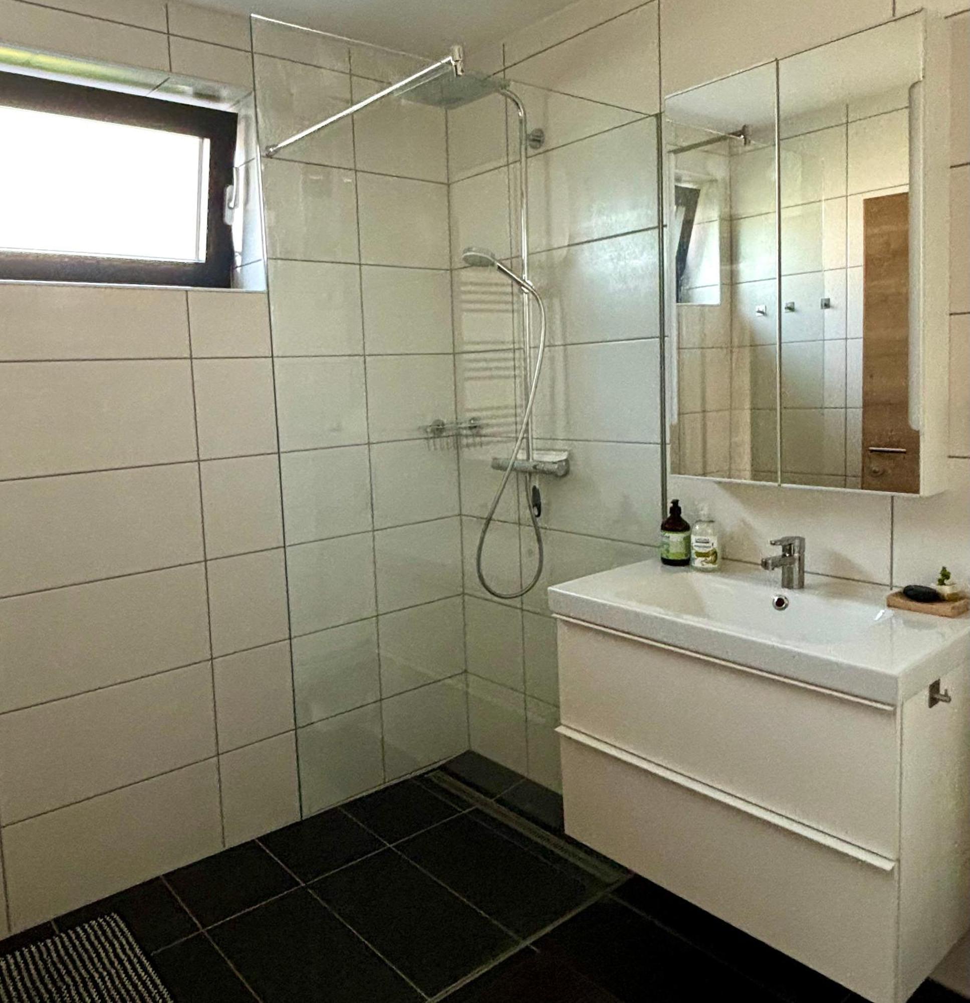 Schoene Wohnung Mit Terrasse Und Parkplatz Velden am Woerthersee Exterior photo